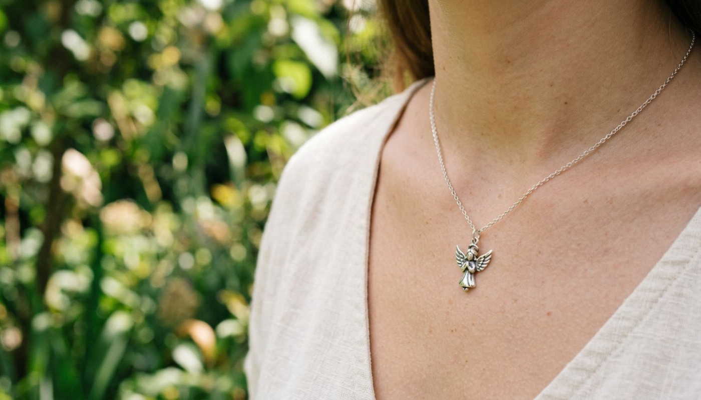 Il ruolo della simbologia angelica nelle collane chiama angeli